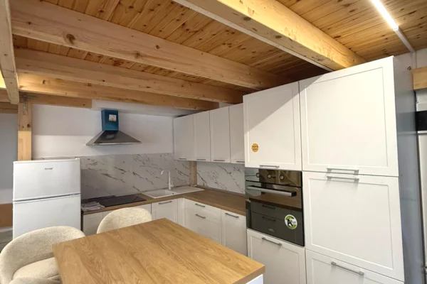 Shtepi me qera Apartament ne Tirane, 1+1, Mobilimi E mobiluar, Pagesa 650  Euro.