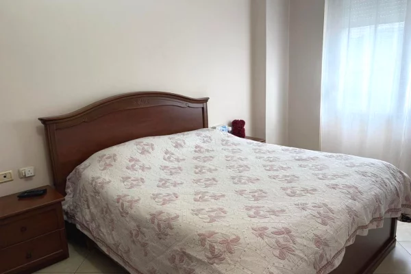 Shtepi me qera Apartament ne Tirane, 2+1, Mobilimi E mobiluar, Pagesa 450  Euro.