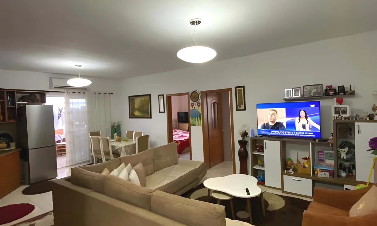 Shtepi ne shitje Apartament ne Tirane, 2+1, Mobilimi E mobiluar, Pagesa 185,000  Euro.