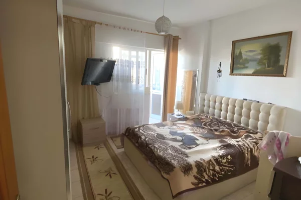 Shtepi ne shitje Apartament ne Tirane, 2+1, Mobilimi E mobiluar, Pagesa 185,000  Euro.