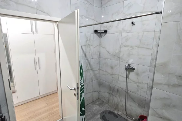 Shtepi me qera Apartament ne Tirane, 2+1, Mobilimi E mobiluar, Pagesa 550  Euro.