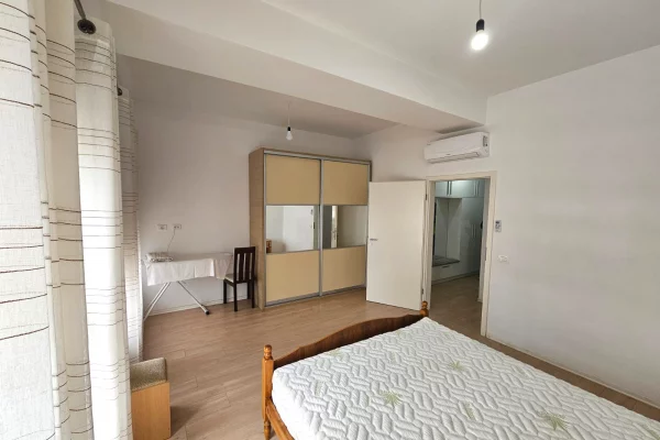 Shtepi me qera Apartament ne Tirane, 2+1, Mobilimi E mobiluar, Pagesa 550  Euro.