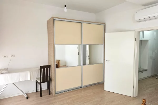 Shtepi me qera Apartament ne Tirane, 2+1, Mobilimi E mobiluar, Pagesa 550  Euro.