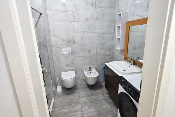 Shtepi me qera Apartament ne Tirane, 2+1, Mobilimi E mobiluar, Pagesa 550  Euro.