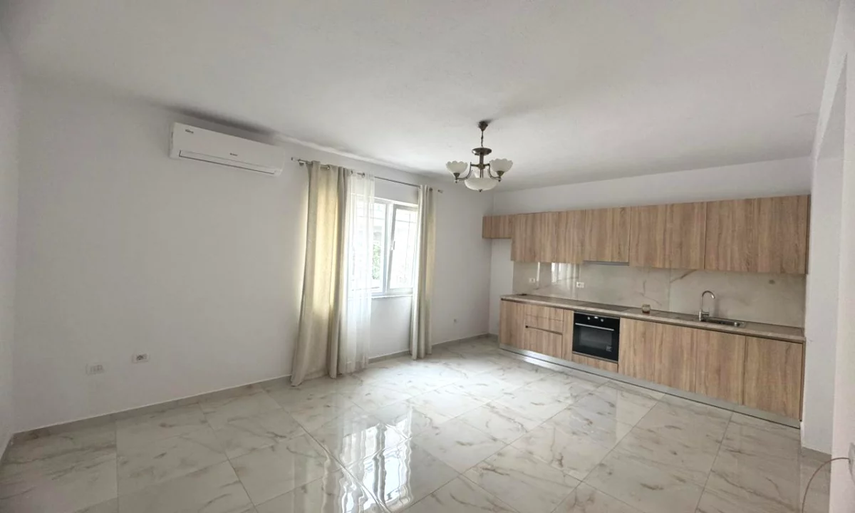 Appartamento in affitto a Tirana 1+1, Arredato