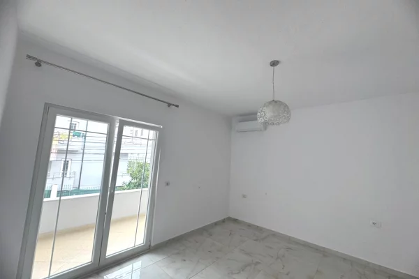 Appartamento in affitto a Tirana 1+1, Arredato