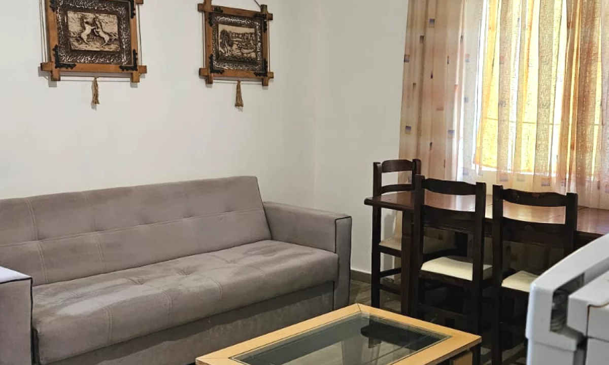 Shtepi me qera Apartament ne Tirane, 1+1, Mobilimi E mobiluar, Pagesa 350  Euro.