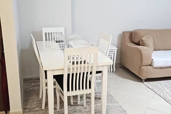 Shtepi me qera Apartament ne Tirane, 2+1, Mobilimi E mobiluar, Pagesa 500  Euro.