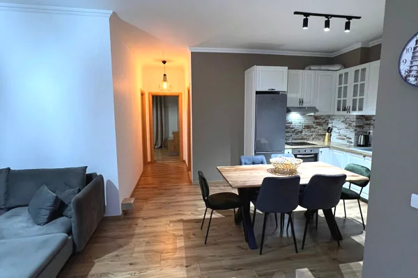 Shtepi me qera Apartament ne Tirane, 2+1, Mobilimi E mobiluar, Pagesa 850  Euro.