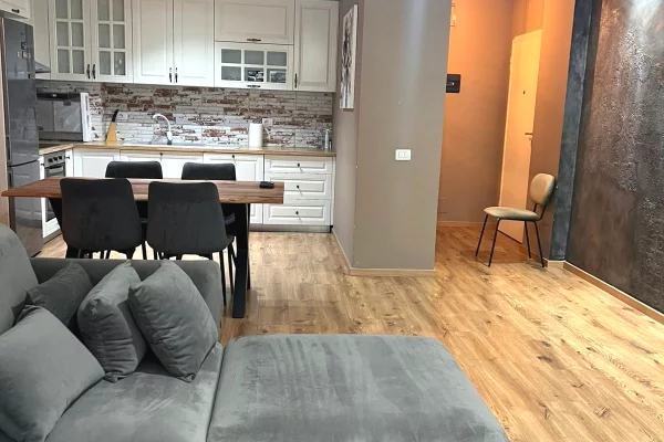 Shtepi me qera Apartament ne Tirane, 2+1, Mobilimi E mobiluar, Pagesa 850  Euro.