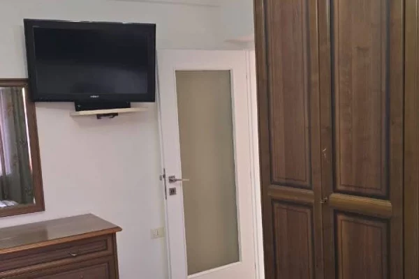 Shtepi me qera Apartament ne Tirane, 2+1, Mobilimi E mobiluar, Pagesa 550  Euro.