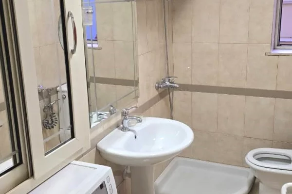 Shtepi me qera Apartament ne Tirane, 2+1, Mobilimi E mobiluar, Pagesa 550  Euro.