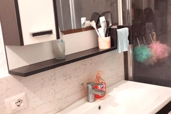 Shtepi me qera Apartament ne Tirane, 2+1, Mobilimi E mobiluar, Pagesa 500  Euro.