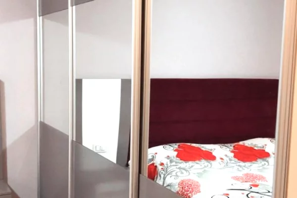 Shtepi me qera Apartament ne Tirane, 2+1, Mobilimi E mobiluar, Pagesa 500  Euro.
