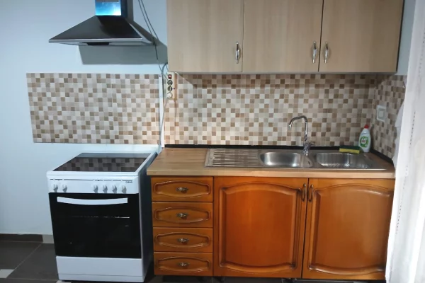 Shtepi me qera Apartament ne Tirane, 3+1, Mobilimi E mobiluar, Pagesa 700  Euro.