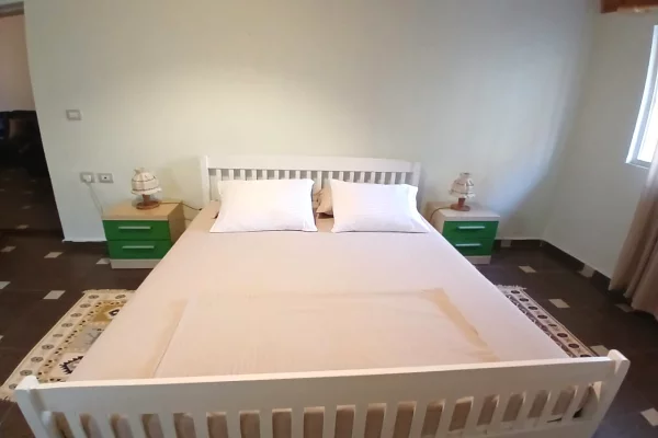 Shtepi me qera Apartament ne Tirane, 3+1, Mobilimi E mobiluar, Pagesa 700  Euro.