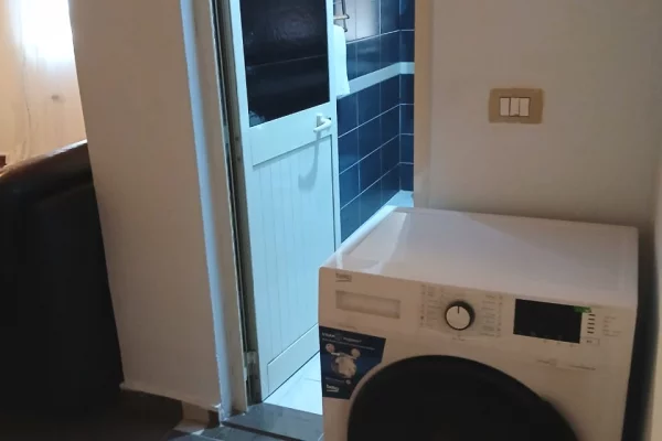 Shtepi me qera Apartament ne Tirane, 3+1, Mobilimi E mobiluar, Pagesa 700  Euro.