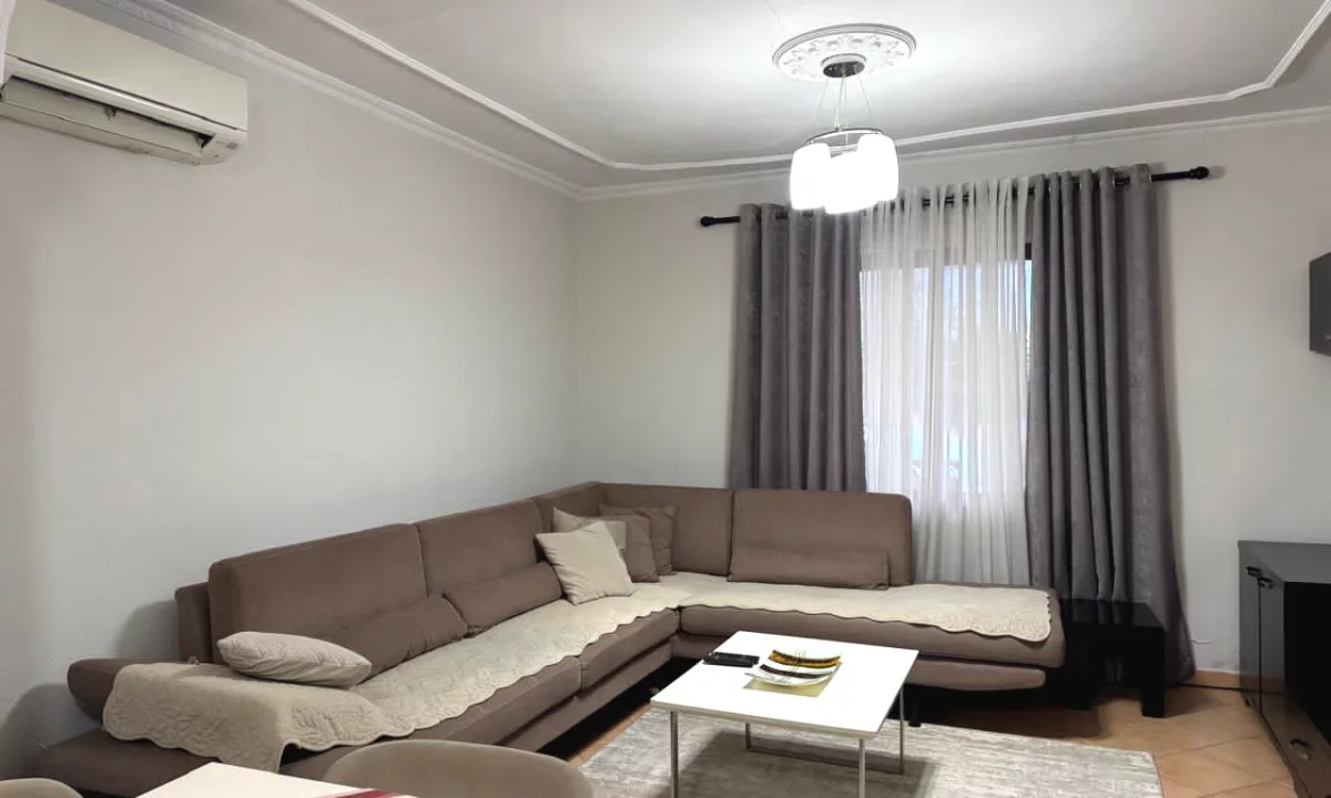 Shtepi me qera Shtepi Private ne Tirane, 2+1, Mobilimi E mobiluar, Pagesa 450  Euro.