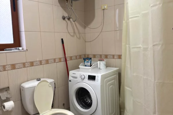 Shtepi me qera Shtepi Private ne Tirane, 2+1, Mobilimi E mobiluar, Pagesa 450  Euro.