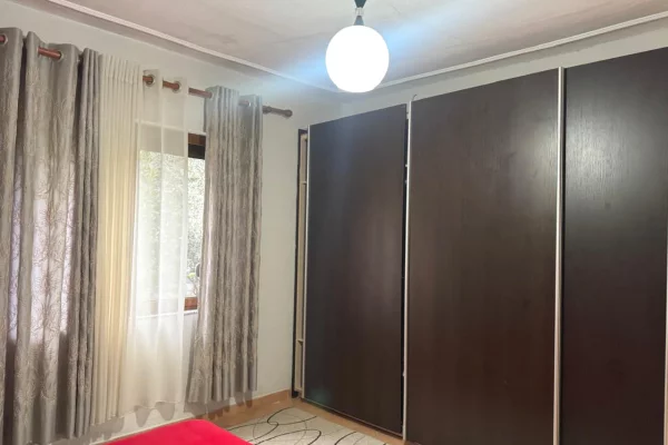 Shtepi me qera Shtepi Private ne Tirane, 2+1, Mobilimi E mobiluar, Pagesa 450  Euro.