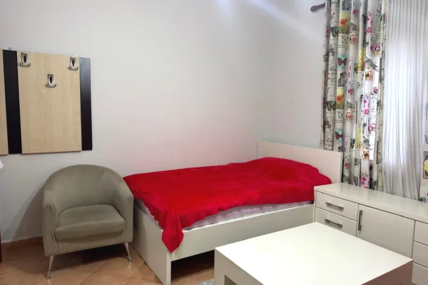 Shtepi me qera Shtepi Private ne Tirane, 2+1, Mobilimi E mobiluar, Pagesa 450  Euro.