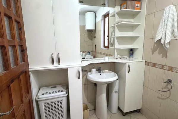 Shtepi me qera Shtepi Private ne Tirane, 2+1, Mobilimi E mobiluar, Pagesa 450  Euro.