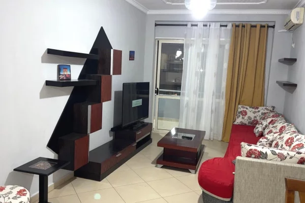 Shtepi me qera Apartament ne Tirane, 2+1, Mobilimi E mobiluar, Pagesa 450  Euro.