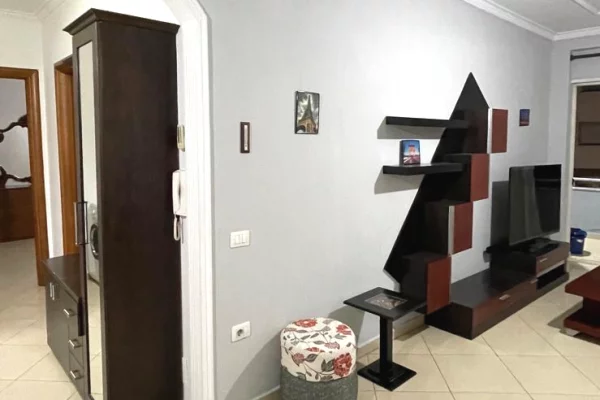 Shtepi me qera Apartament ne Tirane, 2+1, Mobilimi E mobiluar, Pagesa 450  Euro.