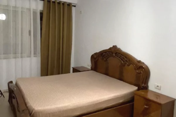 Shtepi me qera Apartament ne Tirane, 2+1, Mobilimi E mobiluar, Pagesa 450  Euro.