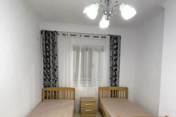 Shtepi me qera Apartament ne Tirane, 2+1, Mobilimi E mobiluar, Pagesa 450  Euro.