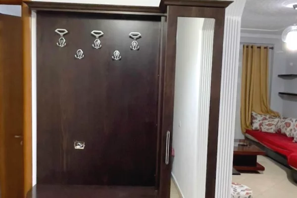 Shtepi me qera Apartament ne Tirane, 2+1, Mobilimi E mobiluar, Pagesa 450  Euro.