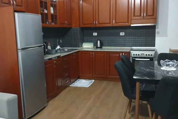 Shtepi me qera Apartament ne Tirane, 2+1, Mobilimi E mobiluar, Pagesa 420  Euro.