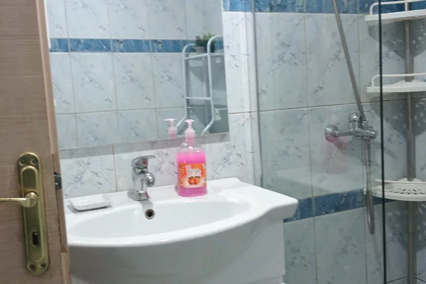 Shtepi me qera Apartament ne Tirane, 2+1, Mobilimi E mobiluar, Pagesa 420  Euro.