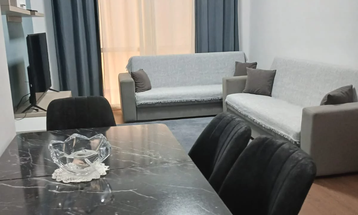 Shtepi me qera Apartament ne Tirane, 2+1, Mobilimi E mobiluar, Pagesa 420  Euro.