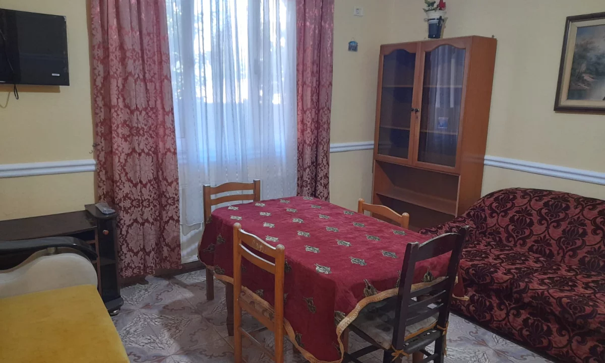 Appartamento in affitto a Tirana 2+1, Arredato