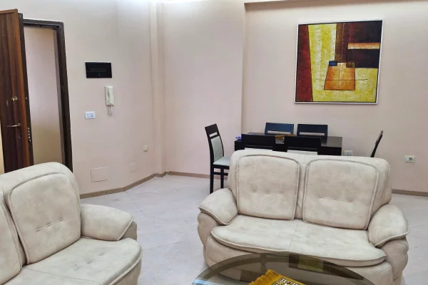 Shtepi me qera Apartament ne Tirane, 2+1, Mobilimi E mobiluar, Pagesa 750  Euro.