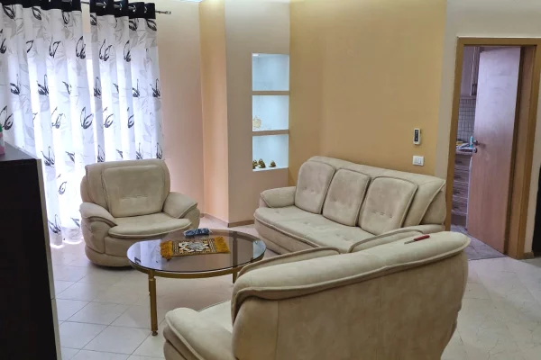 Shtepi me qera Apartament ne Tirane, 2+1, Mobilimi E mobiluar, Pagesa 750  Euro.