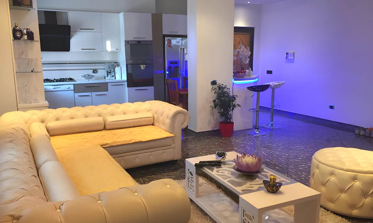 Appartamento in affitto a Tirana 2+1, Arredato