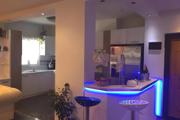 Appartamento in affitto a Tirana 2+1, Arredato