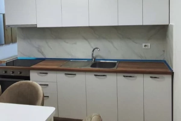 Shtepi me qera Apartament ne Tirane, 1+1, Mobilimi E mobiluar, Pagesa 700  Euro.
