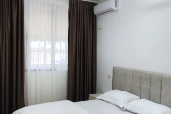 Shtepi me qera Apartament ne Tirane, 1+1, Mobilimi E mobiluar, Pagesa 700  Euro.