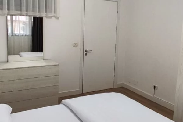 Shtepi me qera Apartament ne Tirane, 1+1, Mobilimi E mobiluar, Pagesa 700  Euro.