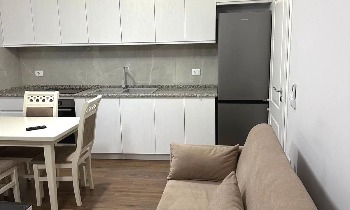 Shtepi me qera Apartament ne Tirane, 1+1, Mobilimi E mobiluar, Pagesa 400  Euro.