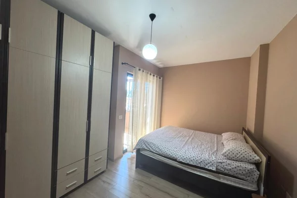 Shtepi me qera Apartament ne Tirane, 2+1, Mobilimi E mobiluar, Pagesa 500  Euro.