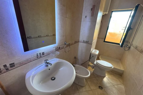 Shtepi me qera Apartament ne Tirane, 2+1, Mobilimi E mobiluar, Pagesa 500  Euro.