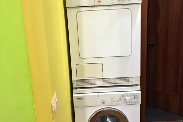 Shtepi me qera Apartament ne Tirane, 1+1, Mobilimi E mobiluar, Pagesa 500  Euro.