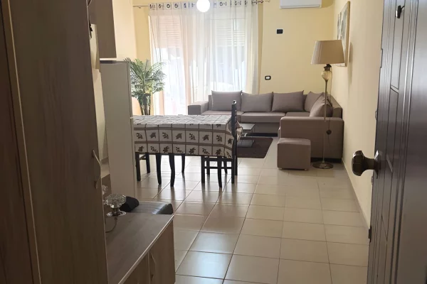 Shtepi me qera Apartament ne Tirane, 2+1, Mobilimi E mobiluar, Pagesa 550  Euro.