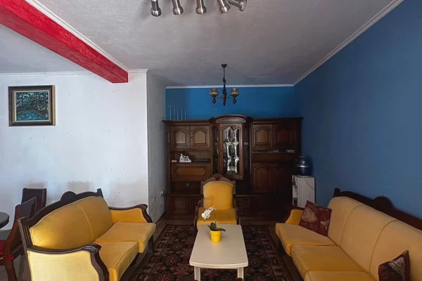 Shtepi me qera Vila Luksoze ne Tirane, 5+1, Mobilimi E mobiluar, Pagesa 2,000  Euro.