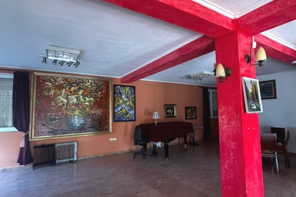 Shtepi me qera Vila Luksoze ne Tirane, 5+1, Mobilimi E mobiluar, Pagesa 2,000  Euro.