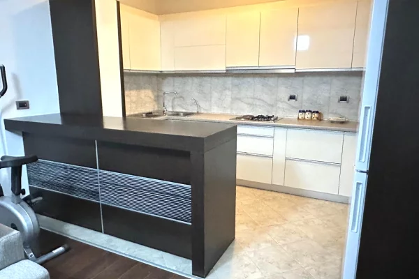 Shtepi me qera Apartament ne Tirane, 2+1, Mobilimi E mobiluar, Pagesa 850  Euro.